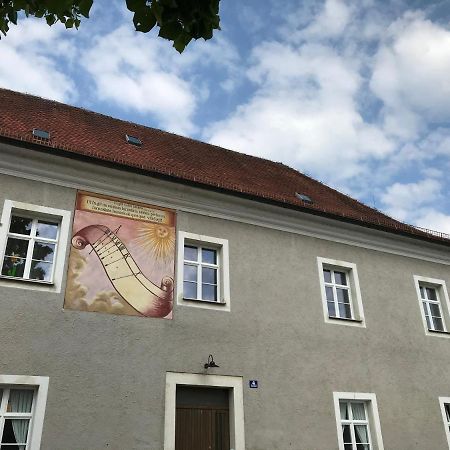 65Qm Wohnung Klosterblick Im Historischen Pfarrhaus Pielenhofen מראה חיצוני תמונה